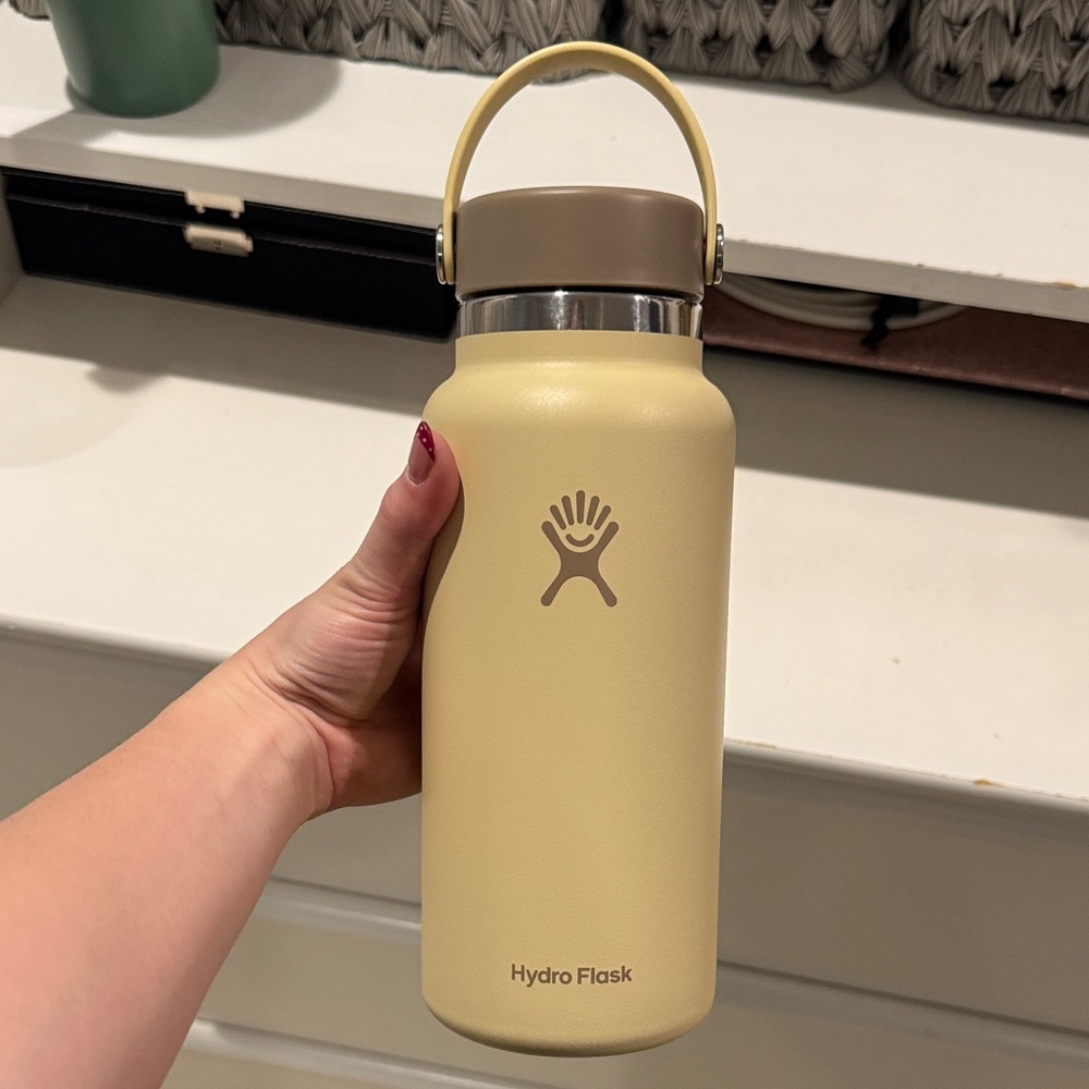 Hydro Flask Cream Bottle with Handle